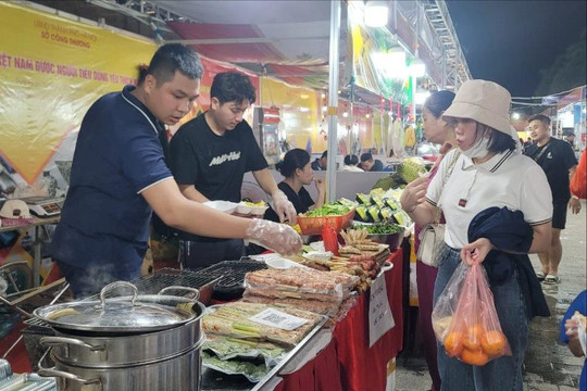 Hà Nội: Khai mạc Hội chợ hàng Việt Nam được người tiêu dùng ưa thích