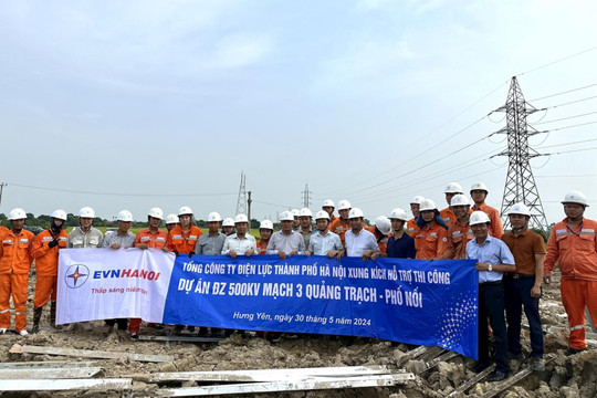 Gần 200 thợ điện Thủ đô hỗ trợ cho dự án 500kV mạch 3 Quảng Trạch - Phố Nối
