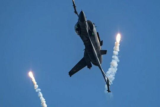 Hà Lan cho phép Ukraine sử dụng tiêm kích F-16 ở Nga