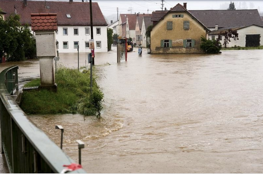 Lũ lụt tấn công Đức và Italia sau những trận mưa dữ dội