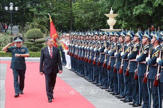 Chủ tịch nước Tô Lâm thăm và làm việc tại Quân chủng Phòng không - Không quân