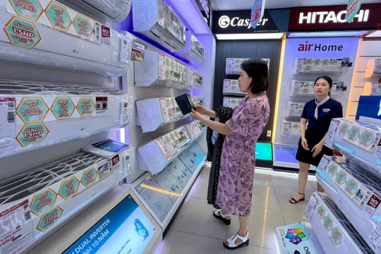 Điều hòa, quạt máy… tràn siêu thị ở Hà Nội, giá giảm sâu