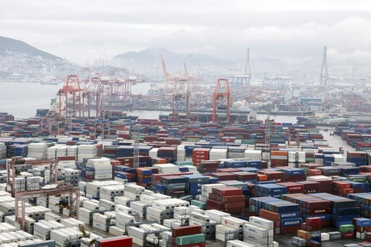 Trung Quốc vượt Mỹ thành thị trường xuất khẩu hàng đầu của Hàn Quốc