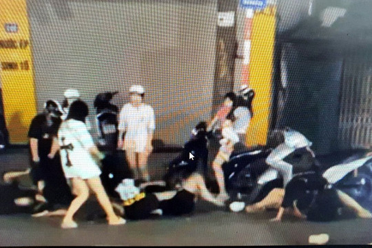 Kết thúc vụ việc 12 nữ sinh tụ tập đánh nhau trên đường Trần Khát Chân