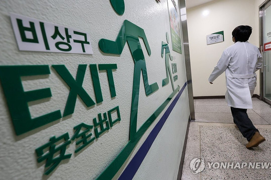 Hàn Quốc: Chính phủ nhượng bộ, bác sĩ thực tập vẫn phớt lờ