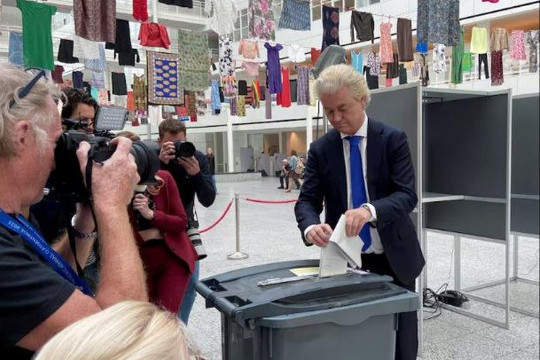 Bầu cử nghị viện EU được kích hoạt khi các điểm bỏ phiếu ở Hà Lan mở cửa