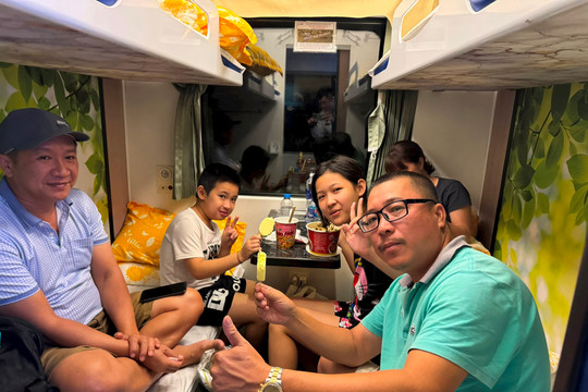 Trải nghiệm thú vị trên đoàn tàu chất lượng cao thành phố Hồ Chí Minh - Đà Nẵng