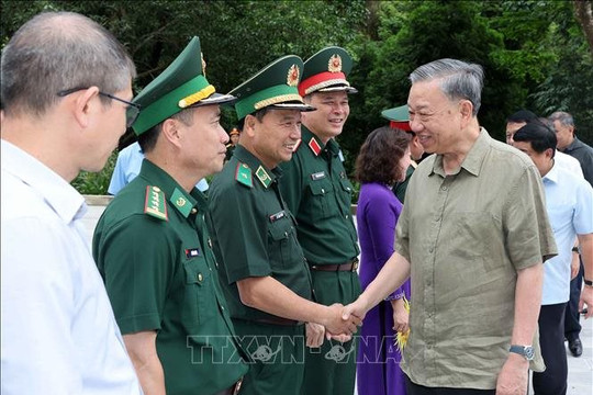 Chủ tịch nước Tô Lâm thăm cán bộ, chiến sĩ Đồn Biên phòng Cửa khẩu Sóc Giang (Cao Bằng)