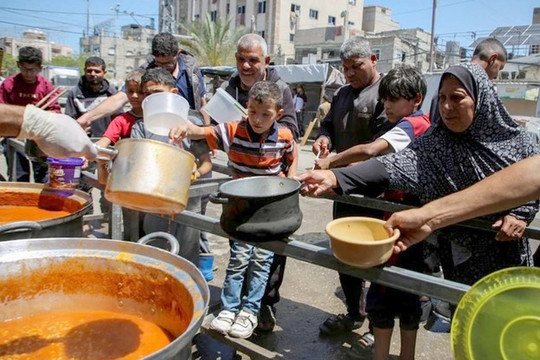 Nhiều người dân tại Dải Gaza chỉ ăn 1 bữa mỗi ngày