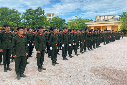 698 tân binh Hà Nội được huấn luyện nghiệp vụ chữa cháy và cứu nạn, cứu hộ