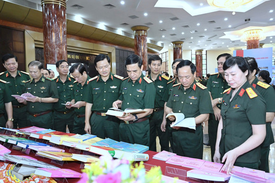Vận dụng sáng tạo tư tưởng Hồ Chí Minh về quốc phòng toàn dân và xây dựng quân đội