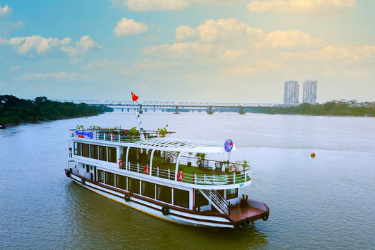 “Đánh thức” du lịch sông Hồng: Khai thác tiềm năng sông Mẹ