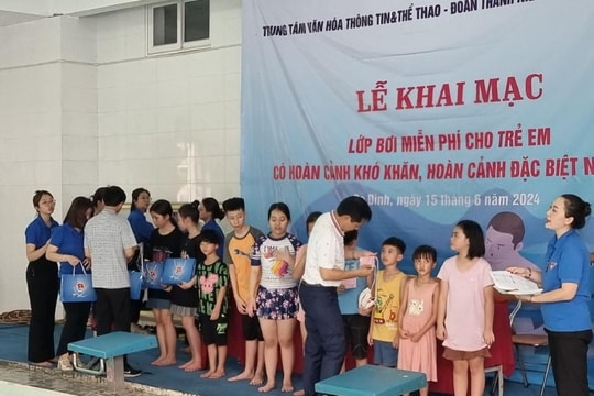Quận Ba Đình (Hà Nội) Tổ chức dạy bơi miễn phí cho trẻ em có hoàn cảnh khó khăn