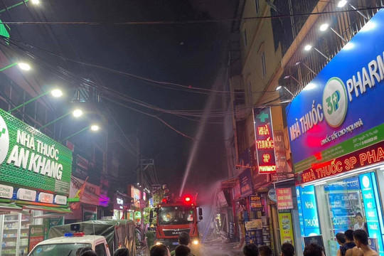 Thông tin ban đầu về vụ hỏa hoạn xảy ra trên phố Định Công Hạ