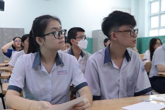 Nỗi lo “cơ hội cuối cùng” áp lực lên thí sinh TP HCM