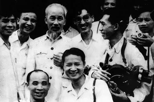 Hồ Chí Minh - người thầy vĩ đại của các nhà báo