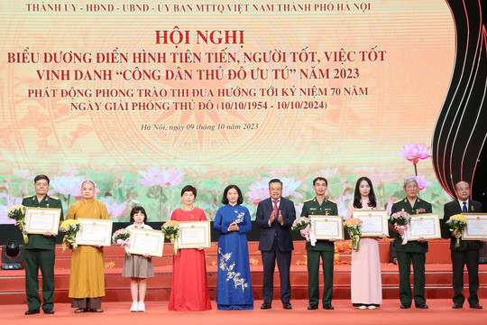Cần quy định danh hiệu Công dân danh dự Thủ đô cho người Việt Nam và người nước ngoài