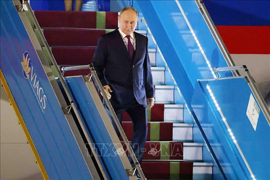Tổng thống Liên bang Nga Vladimir Putin bắt đầu chuyến thăm cấp Nhà nước tới Việt Nam
