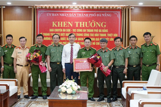 Đà Nẵng: Khen thưởng Ban Chuyên án phá đường dây sản xuất sách giáo khoa giả quy mô lớn
