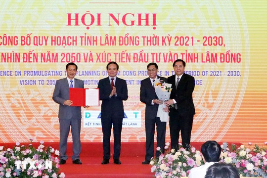 Trao Quyết định phê duyệt Quy hoạch tỉnh Lâm Đồng thời kỳ 2021-2030