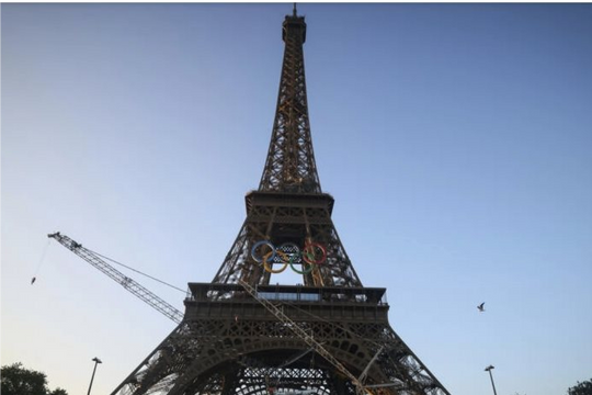 Pháp: Giá vé tham quan tháp Eiffel tăng 20%