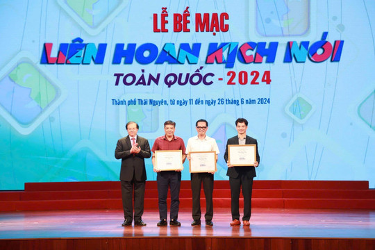 “Vòng tròn bội bạc” của Hà Nội giành giải vàng Liên hoan Kịch nói toàn quốc