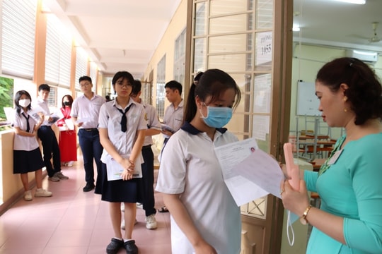 Sĩ tử TP HCM bước vào ngày thi đầu kỳ thi THPT quốc gia