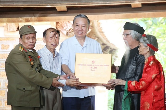 Chủ tịch nước Tô Lâm thăm Nhân dân làng cổ Đường Lâm