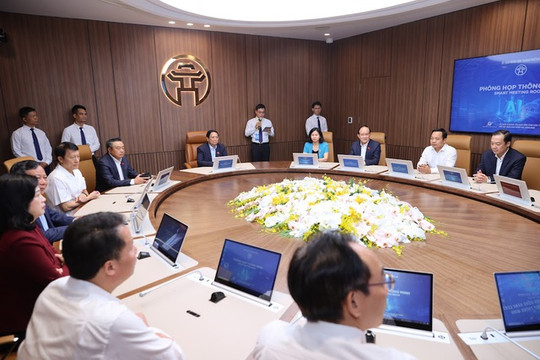 Thủ tướng Phạm Minh Chính: Hà Nội phải là địa phương đi đầu phát triển kinh tế số, xã hội số, công dân số