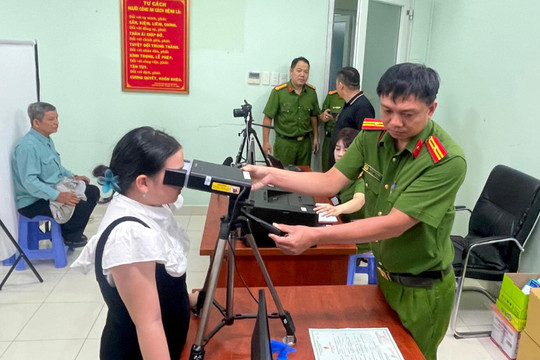 TP Hồ Chí Minh: Người dân làm thẻ căn cước mẫu mới nhanh chóng, thuận lợi