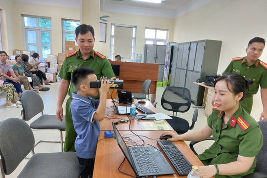 Cấp căn cước cho công dân Việt Nam trở về từ nước ngoài tại sân bay