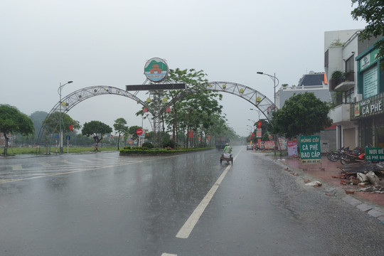 Hà Nội có mưa dông diện rộng, nhiều hiện tượng thời tiết nguy hiểm