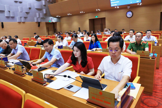 Thông qua Nghị quyết về chương trình giám sát của HĐND thành phố Hà Nội năm 2025
