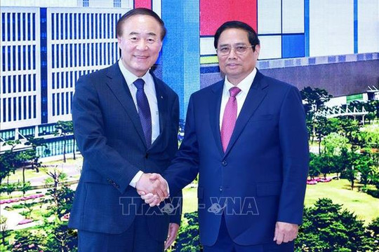 Thủ tướng Phạm Minh Chính thăm Tổ hợp bán dẫn của Samsung