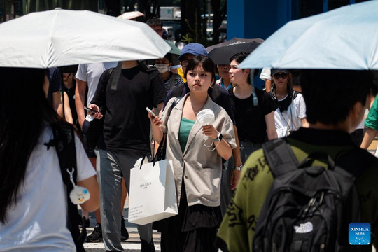 Nắng nóng tăng cường, Nhật Bản cảnh báo nguy cơ sốc nhiệt