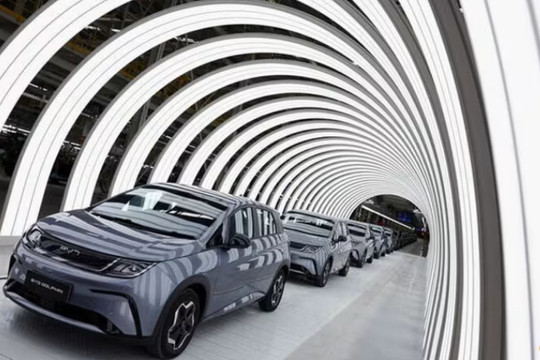 Các nhà sản xuất xe điện Trung Quốc chuyển hướng sang các thị trường mới nổi