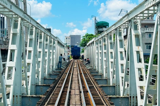 Xuyên đêm khắc phục sự cố cầu Tam Bạc, thông toàn tuyến đường sắt Hà Nội - Hải Phòng