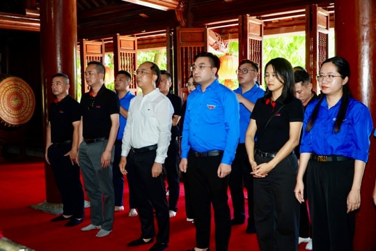 Hành trình về nguồn tưởng nhớ, tri ân các Anh hùng liệt sĩ