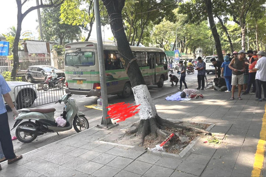 Hà Nội: Tai nạn thương tâm trên phố Võ Thị Sáu, 1 cháu nhỏ tử vong