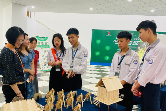 Học sinh Sóc Sơn giành giải Nhất cuộc thi “Future Blue Innovation 2024”