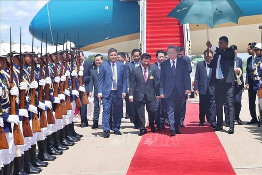 Chủ tịch nước Tô Lâm đến Phnom Penh, bắt đầu thăm cấp Nhà nước Vương quốc Campuchia