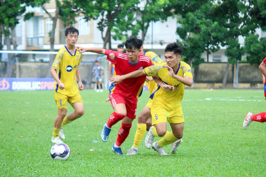 Sông Lam Nghệ An và PVF giành vé vào tứ kết Giải U17 Quốc gia