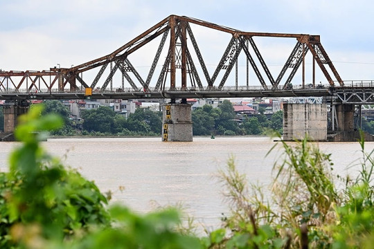 Chuyện về 3 cây cầu sắt bắc qua sông Hồng