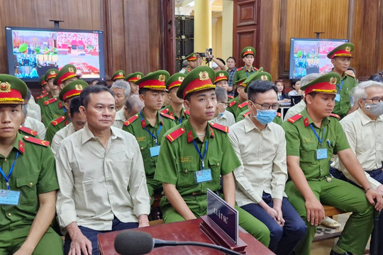 Những hình ảnh xét xử đầu tiên của 254 bị cáo ở Cục Đăng kiểm Việt Nam