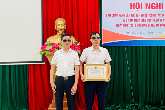 Hà Nội: Không ngừng chăm lo cho người mù thành phố