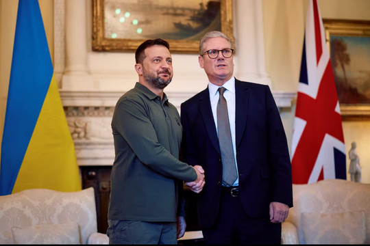 Tổng thống Ukraine tham dự cuộc họp với nội các Anh