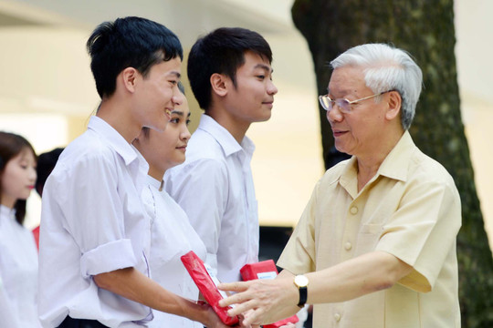 Nhớ người học trò giản dị và ấm áp của Trường THPT Nguyễn Gia Thiều