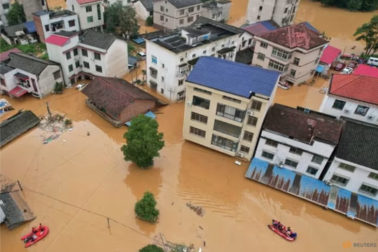 Trung Quốc đối mặt với hai cơn bão sau trận lũ quét chết người