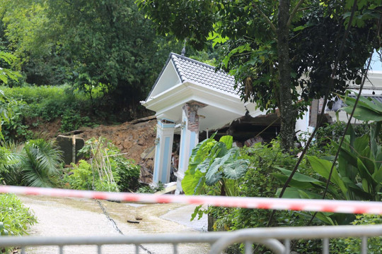 Thông tin ban đầu về vụ sập nhà sau mưa lớn, 7 người thoát chết ở Quốc Oai