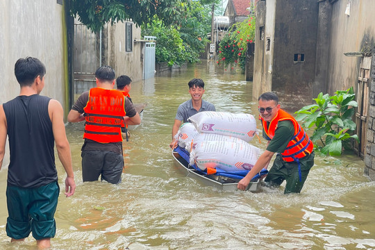 Ngoại thành Hà Nội thiệt hại nặng vì mưa lũ lớn